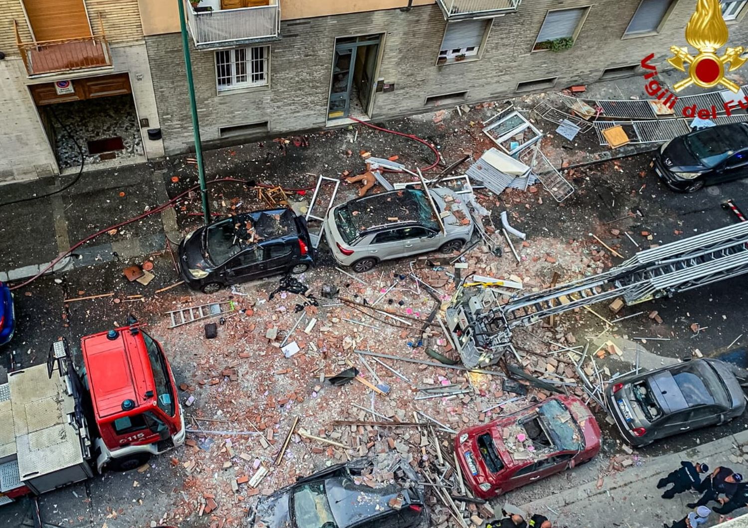 esplosione appartamento torino feriti