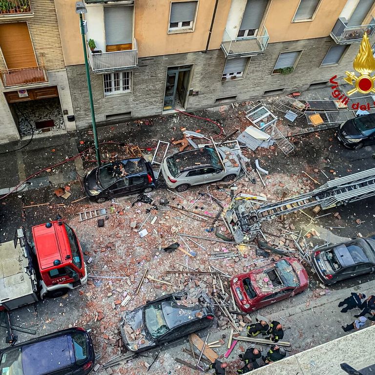 esplosione appartamento torino feriti