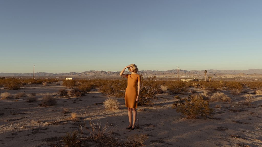Una foto dalla nostra 'Another weeping woman' di Diana Sosnowska