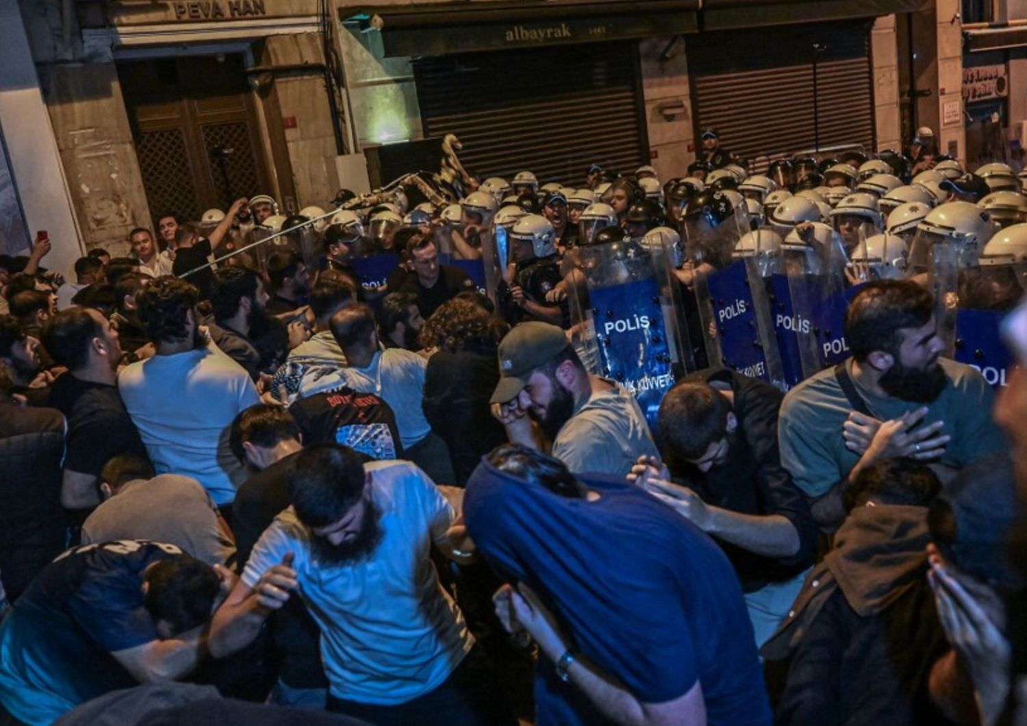 La protesta contro la rivista Leman