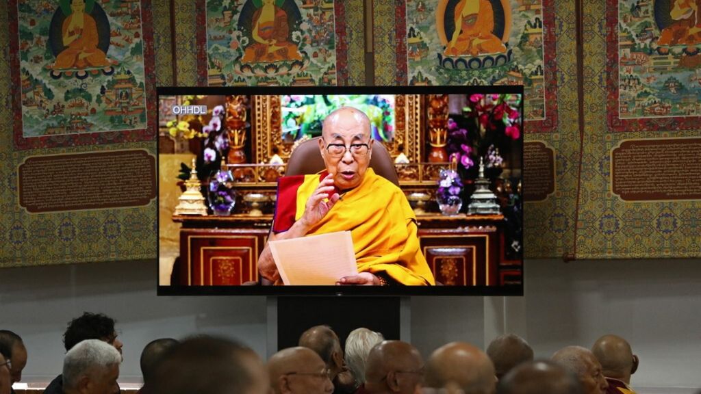 Il  Dalai Lama annuncia che avrà un successore