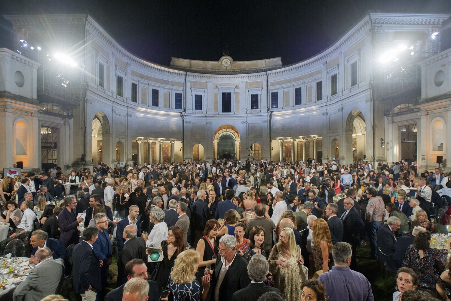 La cerimonia di consegna del Premio Strega al Ninfeo di Villa Giulia