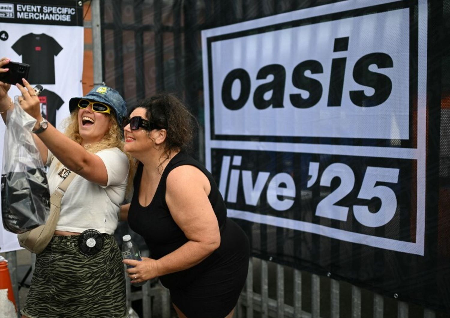 Il concerto degli Oasis a Cardiff