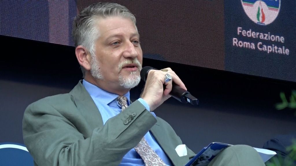 Giuli celebra la rinascita di Cinecittà: "Prima era come l'Unione Sovietica"