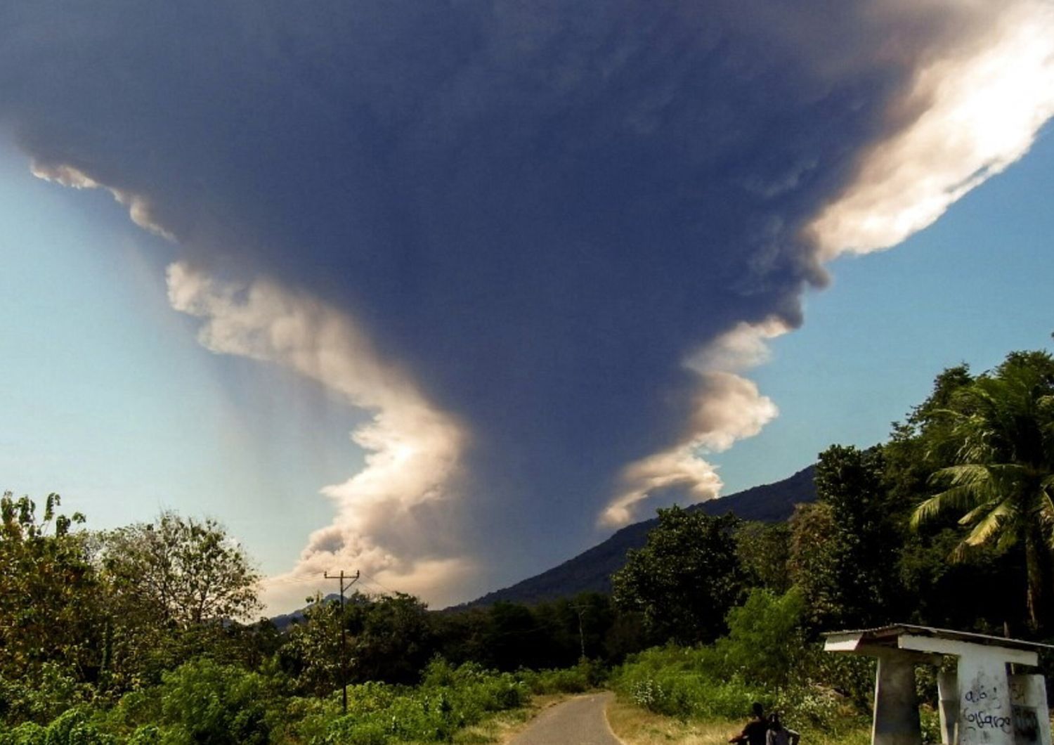 Eruzione record del Lewotobi Laki-Laki in Indonesia
