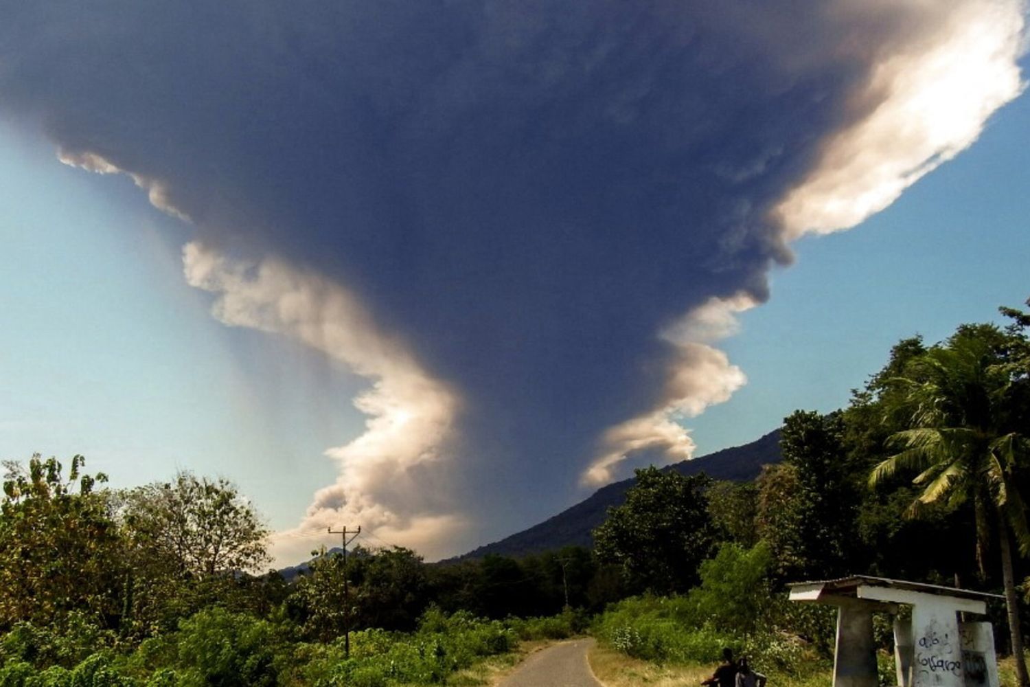 Eruzione record del Lewotobi Laki-Laki in Indonesia