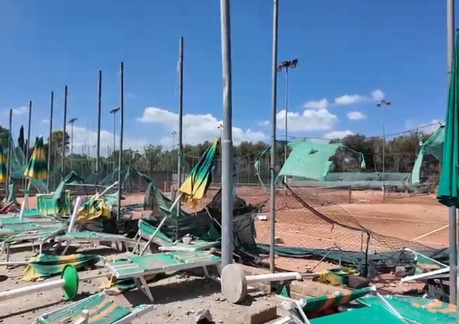 Ecco come l'esplosione del distributore Gpl a Roma ha ridotto la polisportiva Villa De Sanctis [VIDEO]