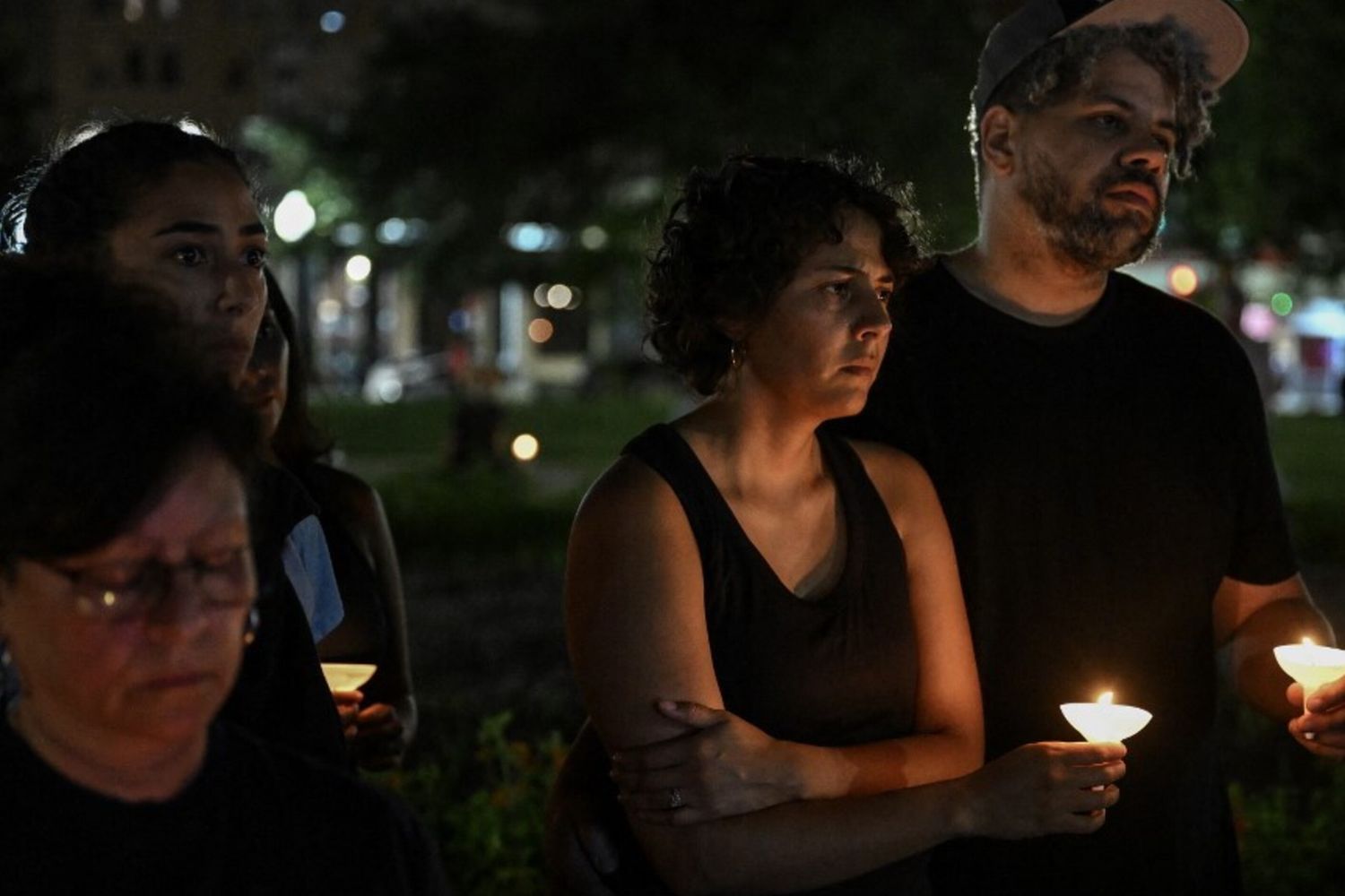 La veglia per le vittime dell'alluvione in Texas