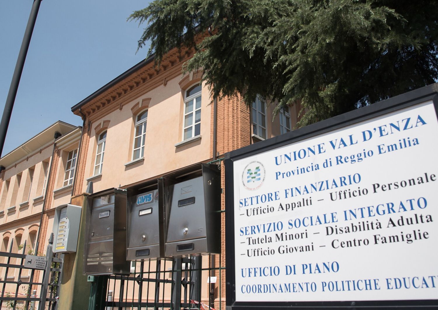 bibbiano demolita accusa assoluzioni condanne lievi