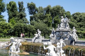 Rubava l'acqua alla Reggia di Caserta