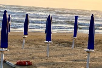 Mare spiaggia stabilimento balneare