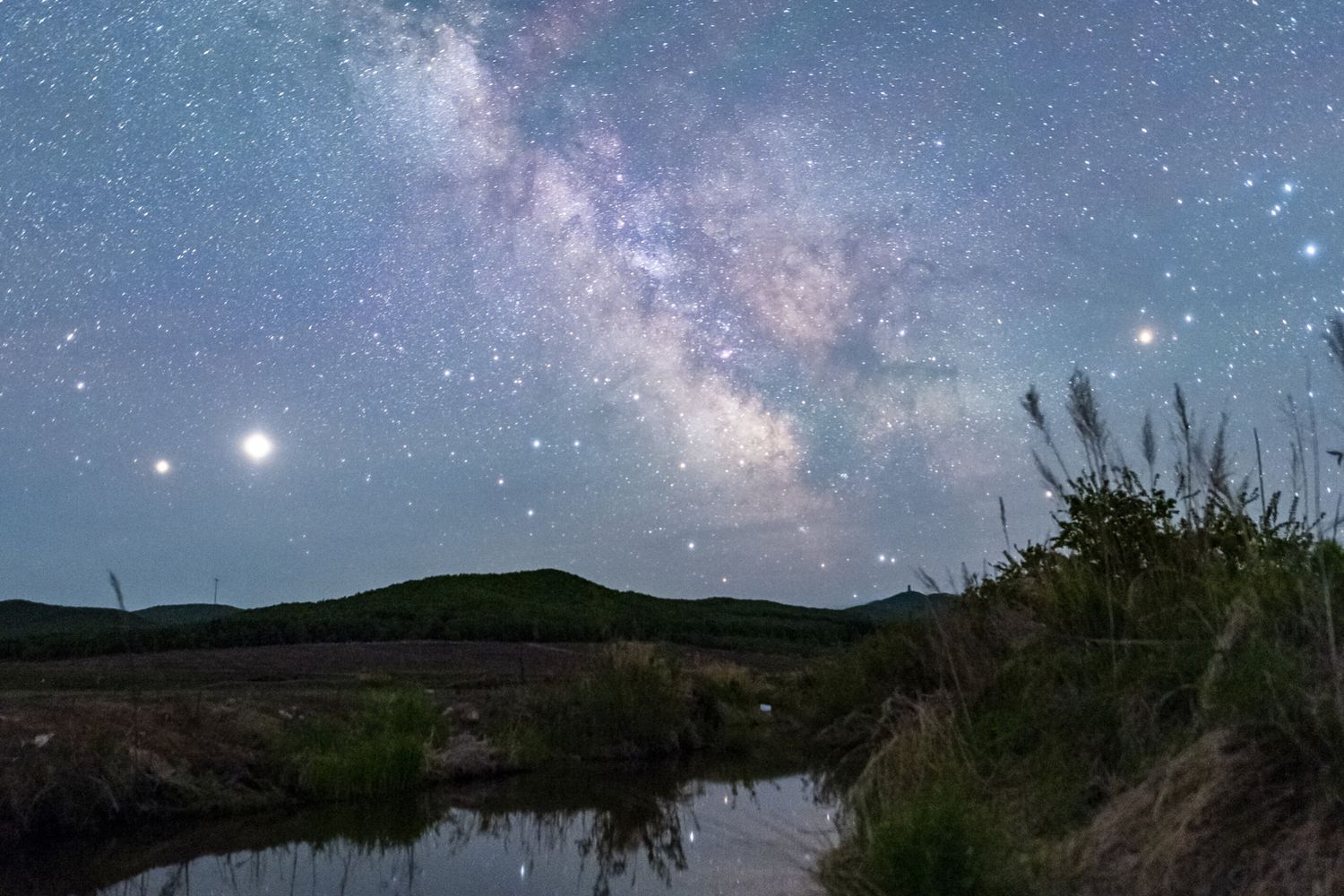 La Via Lattea fotograta dal parco naturale dei monti Fengmi, in Cina