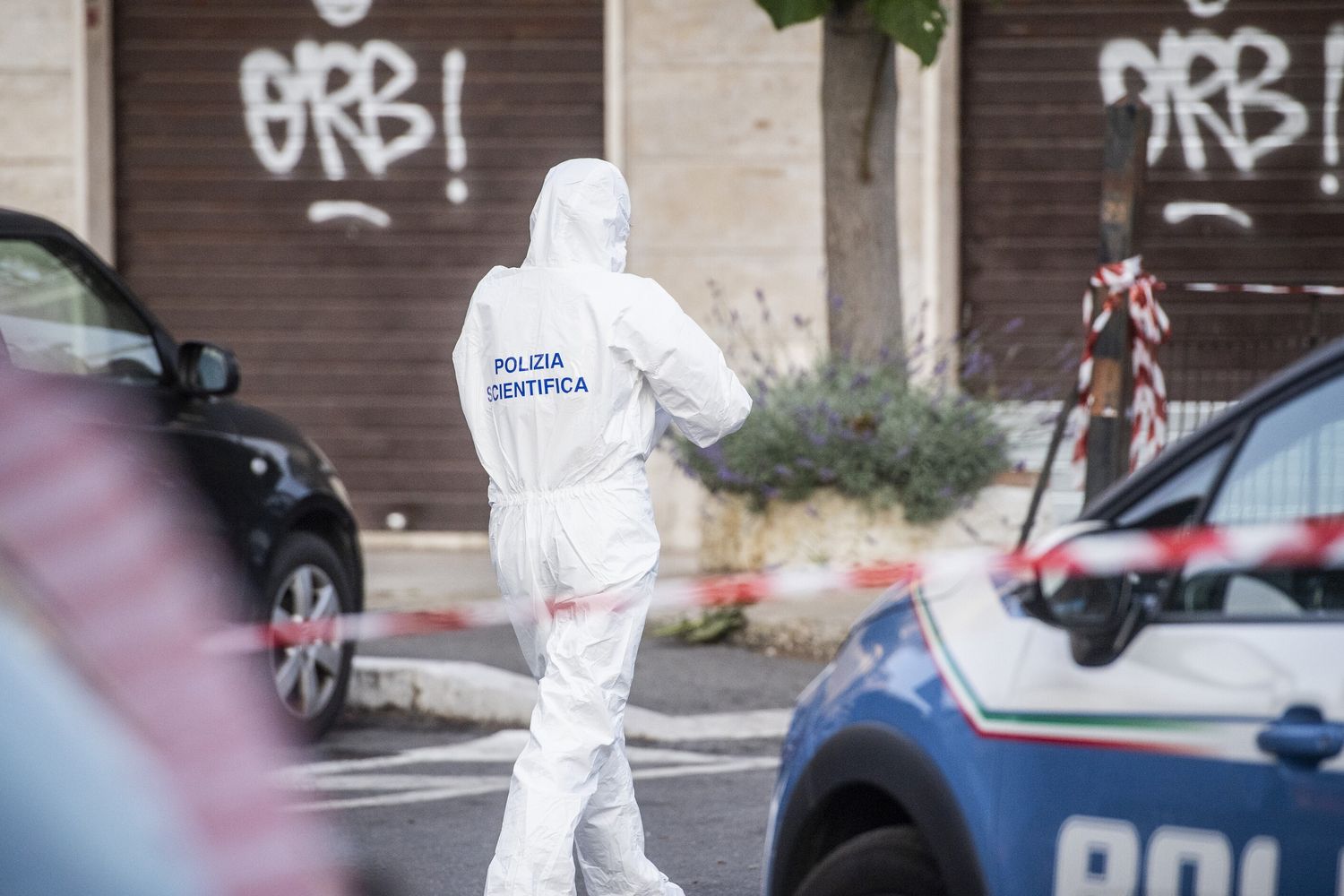 La polizia scientifica sulla scena del crimine