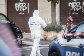 La polizia scientifica sulla scena del crimine