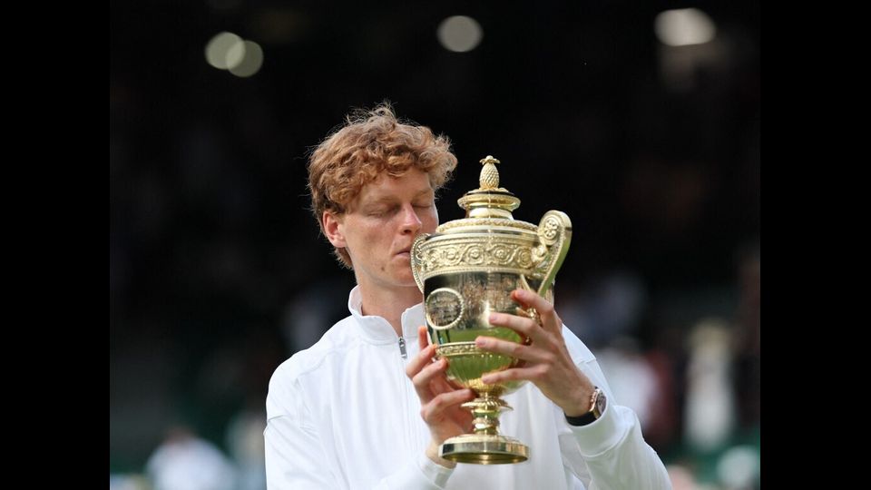 Sinner re di Wimbledon, primo italiano nella storia a vincere