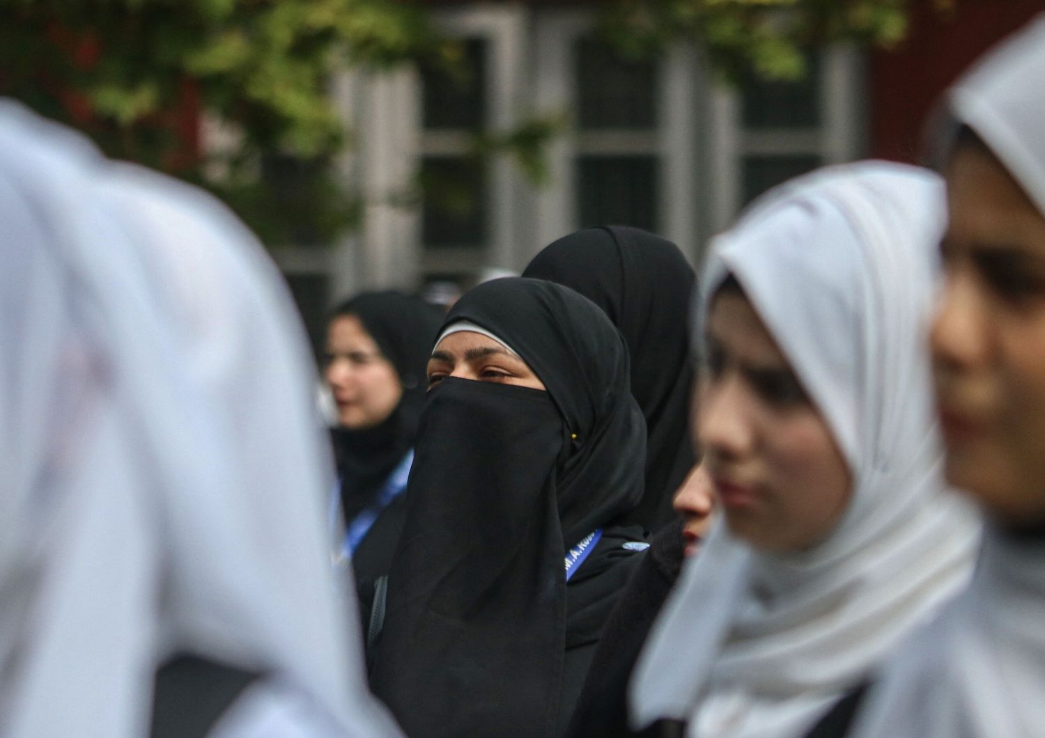 India studentessa molestata da professore si da fuoco