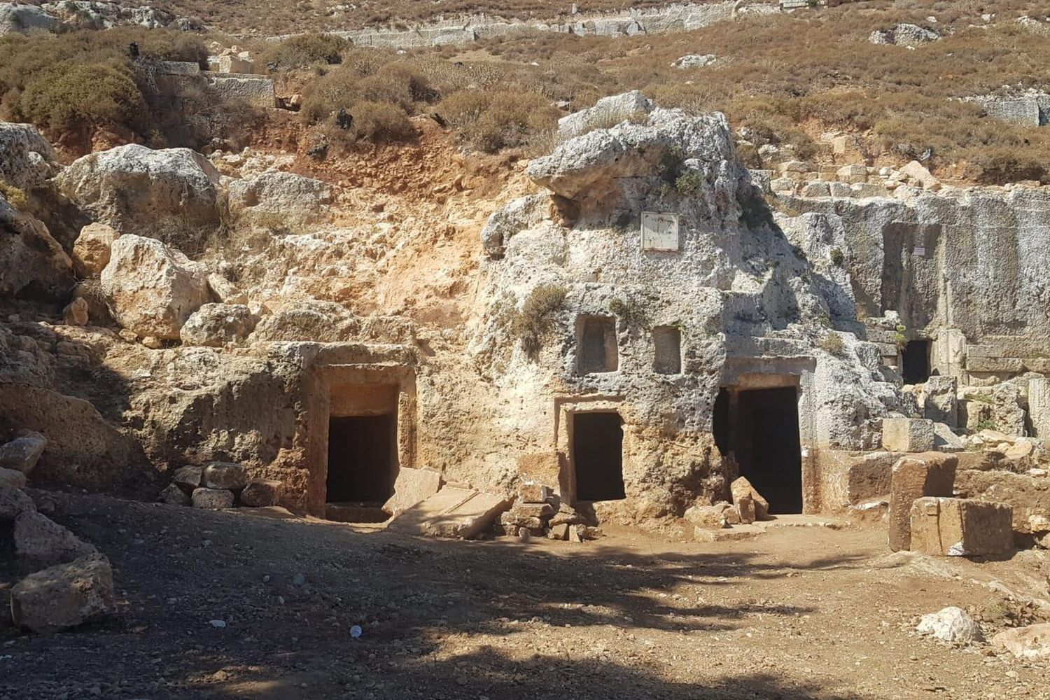 En Libye des archéologues italiens découvrent une nécropole monumentale à Cyrène