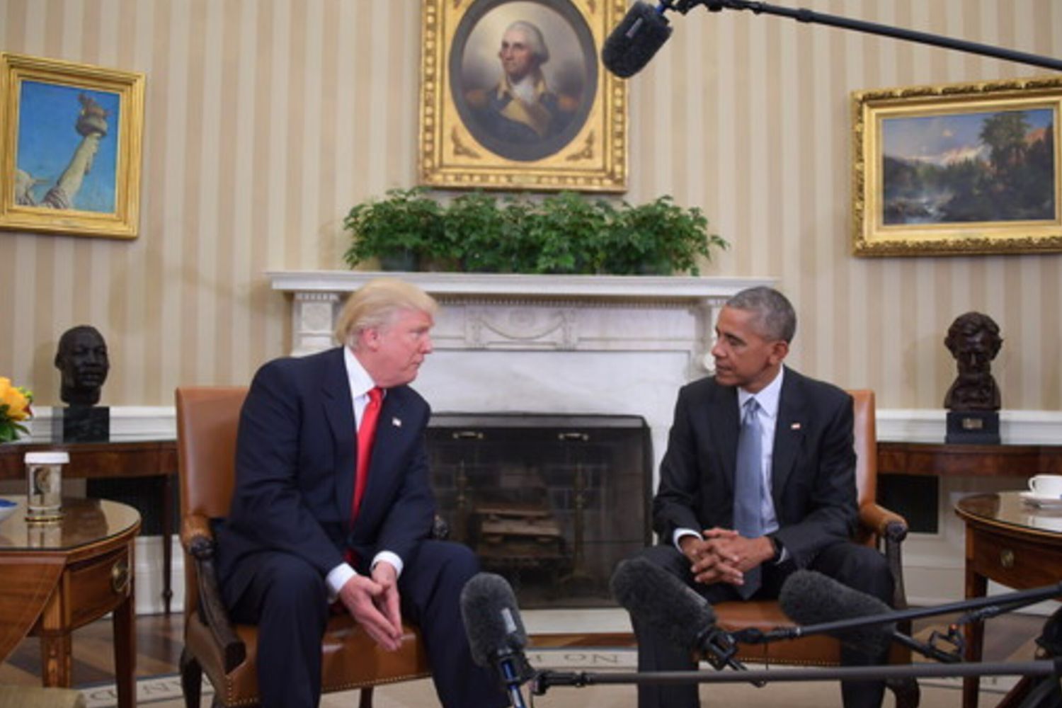 L'incontro di Trump con Obama alla Casa Bianca (Afp)&nbsp;