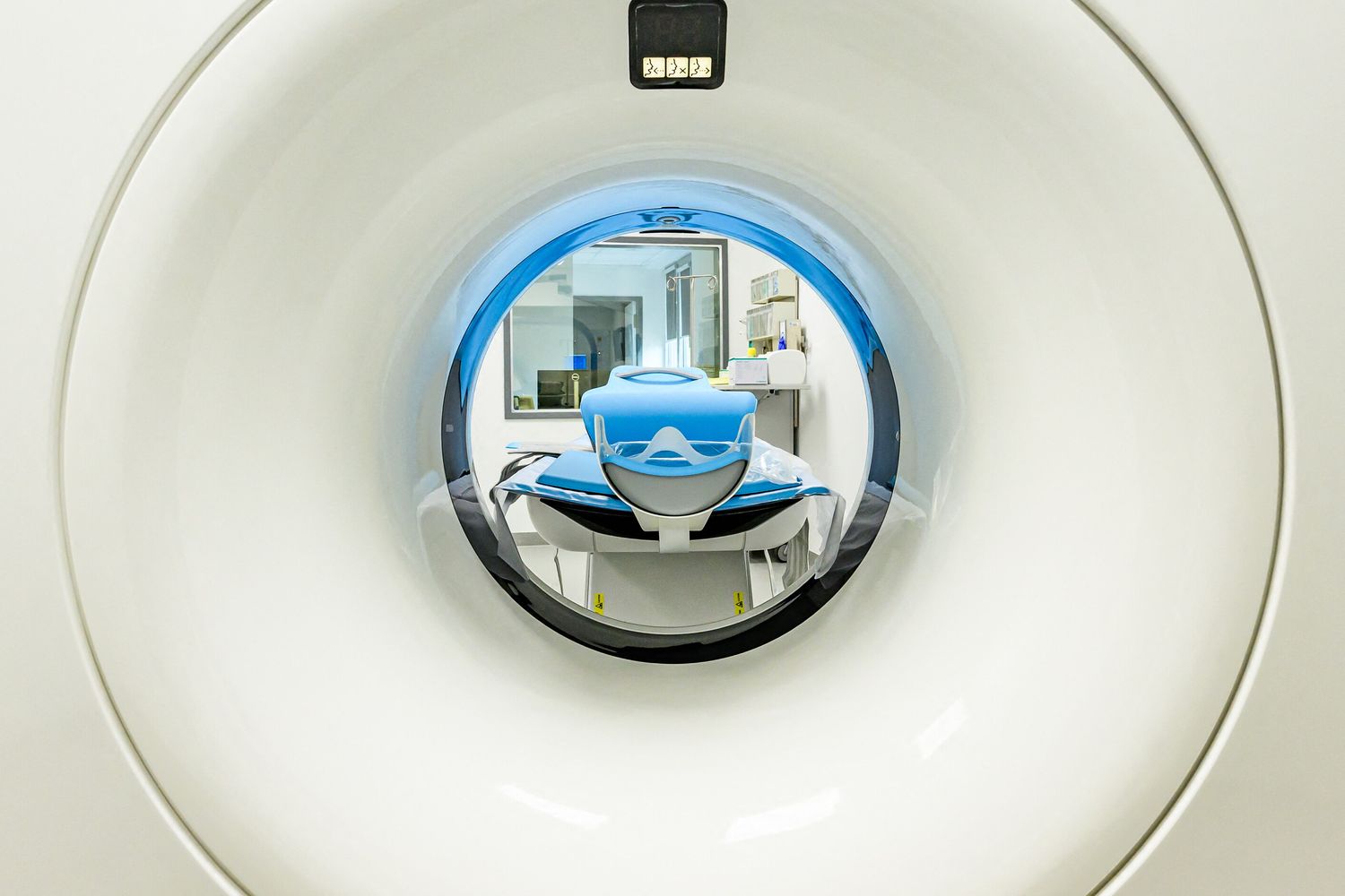 Risucchiato dalla macchina per la risonanza magnetica