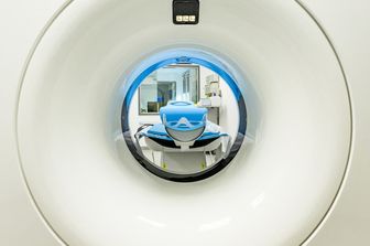 Risucchiato dalla macchina per la risonanza magnetica