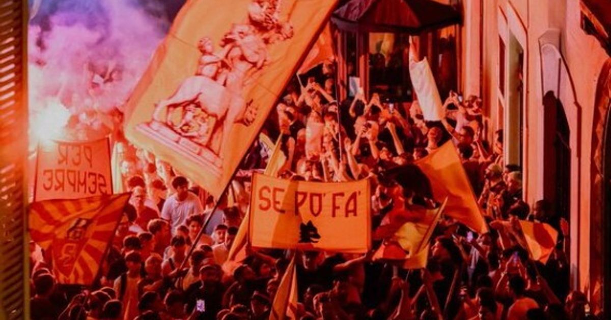 Notte di festa per i tifosi romanisti: in centro a Roma per i 98 anni del Club