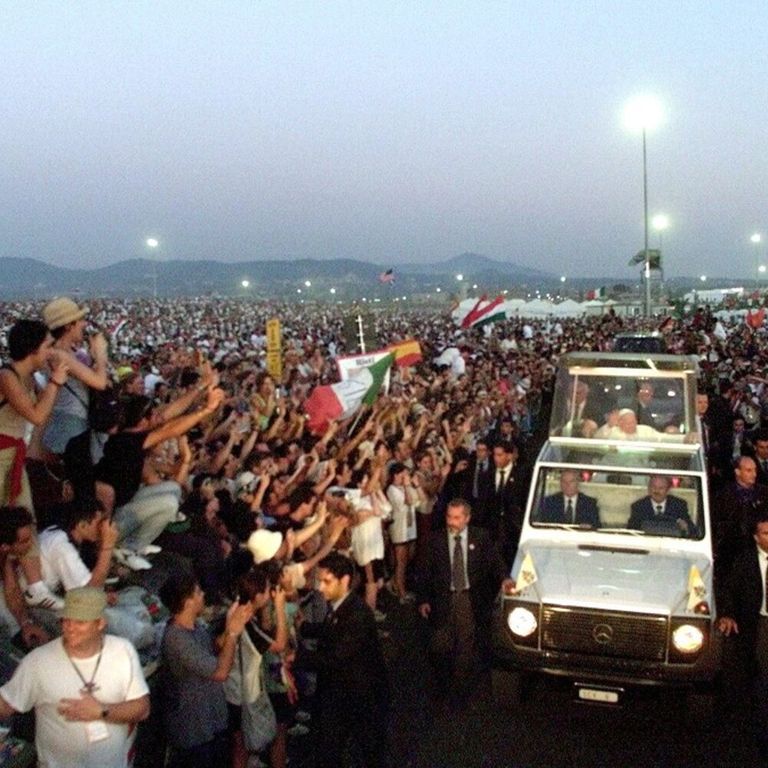 L'arrivo a Tor Vergata di Giovanni Paolo II, nel 2000