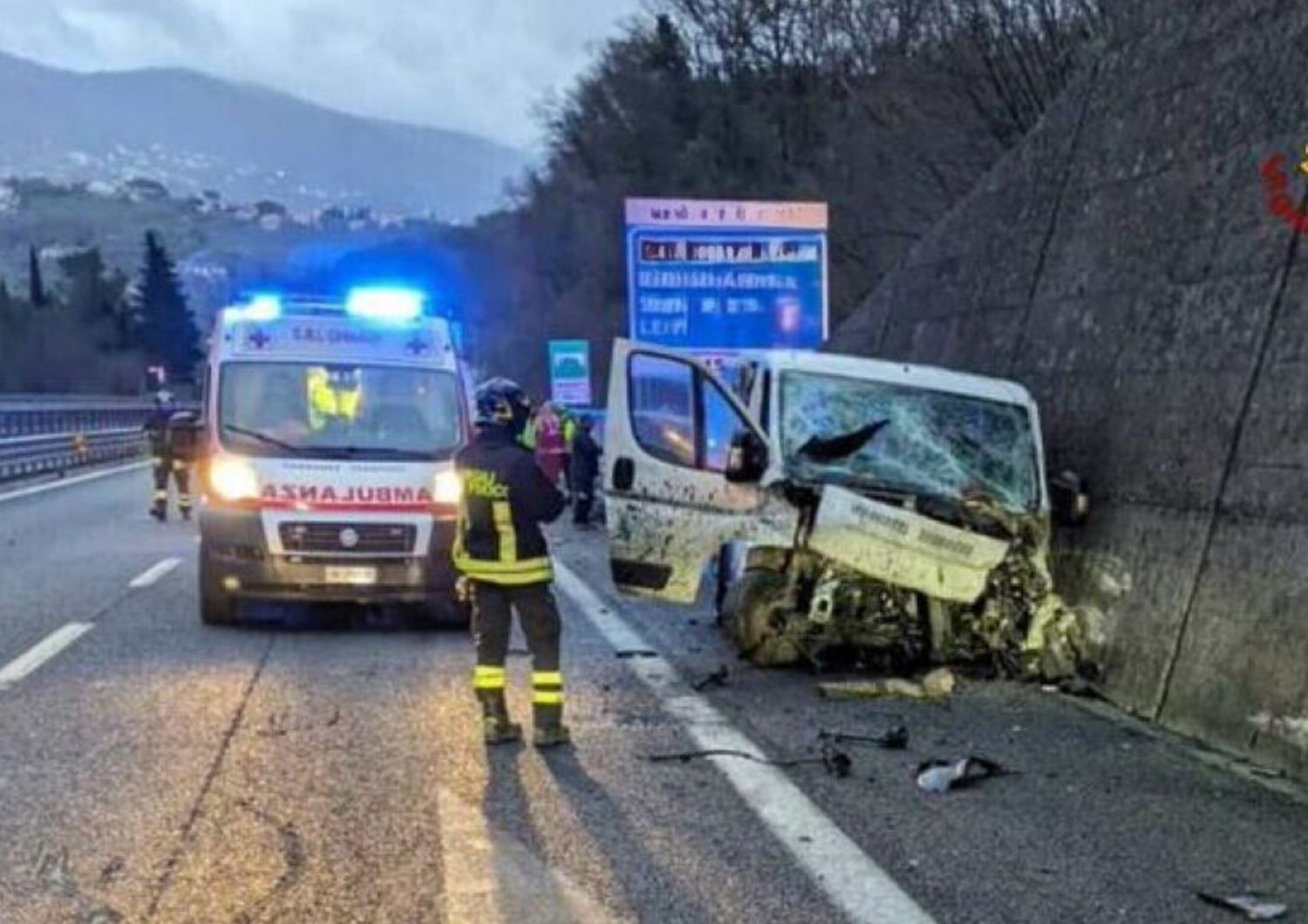 incidente salerno pulmino tifosi catania 4 feriti