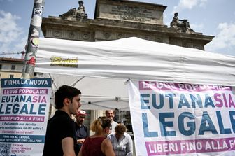 Non &egrave; reato aiutare a morire il malato che non pu&ograve; suicidarsi