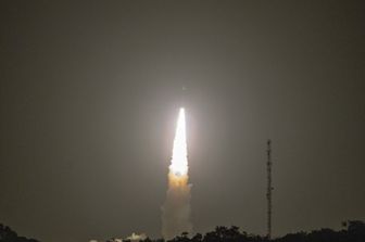 il lancio da parte di Arianespace del razzo VEGA C dal Centro Spaziale di Kourou, nella Guyana francese, il 25 luglio 2025, con a bordo i satelliti CO3D di Airbus Defence e MicroCarb del CNES