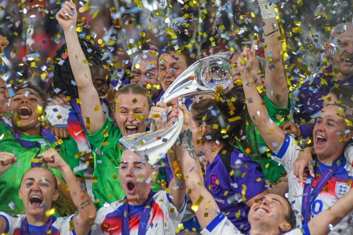 L'inghilterra alza la coppa a Basilea