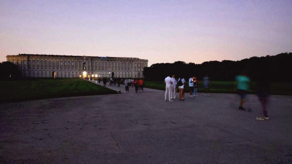 La magia dell'alba nell'incanto della Reggia di Caserta