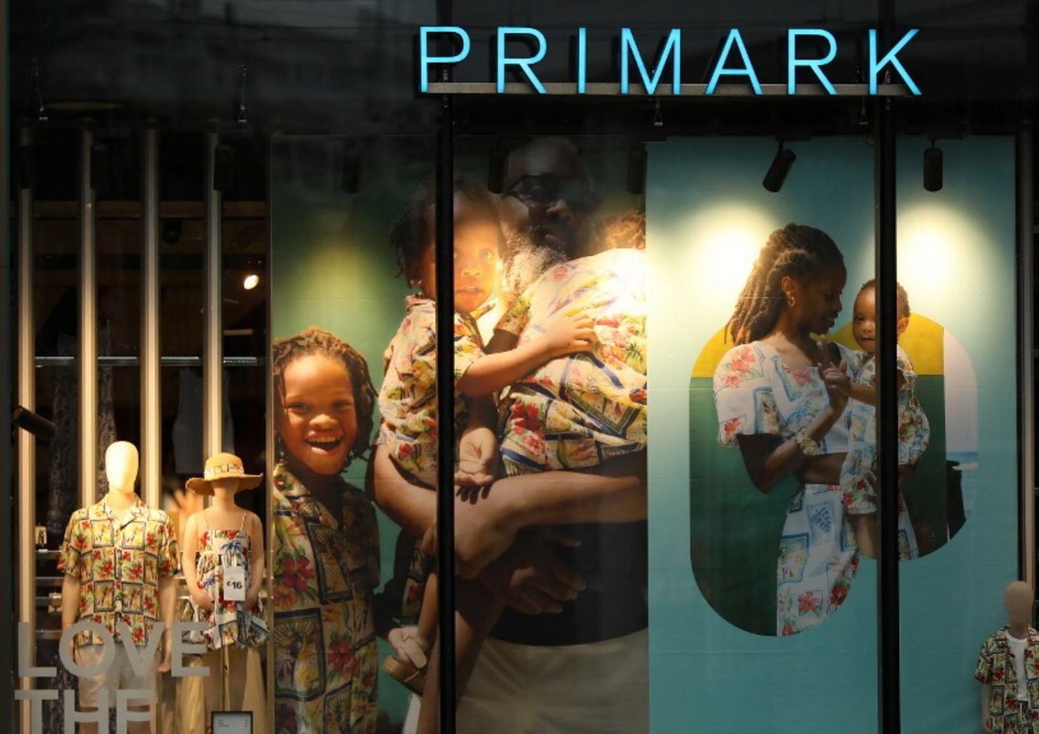 primark-manichino-inclusivo-sedia-rotelle-sophie