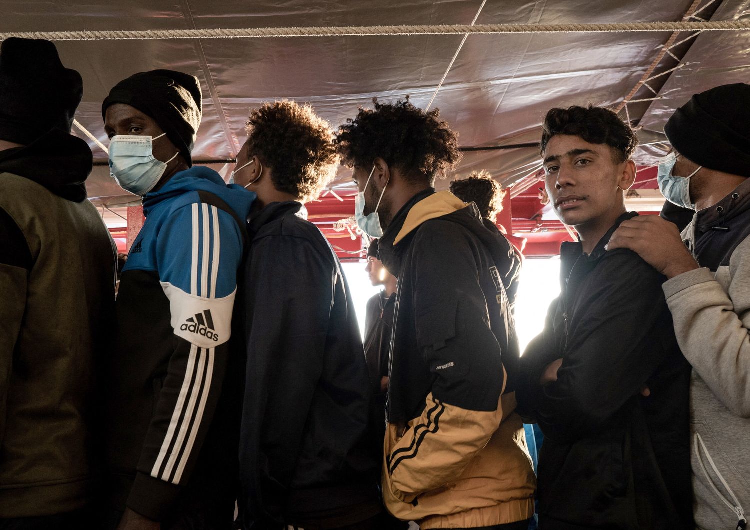 Migranti presenti sulla Ocean Viking al porto di Tolone