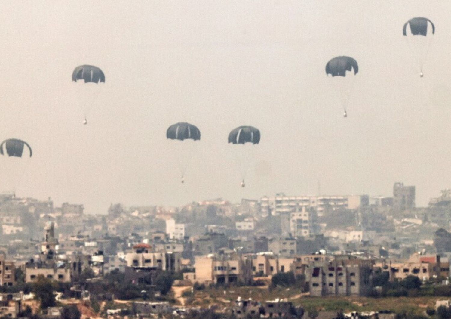 Crosetto: "Dal 9 agosto il lancio aereo di aiuti umanitari dall'Italia a Gaza"