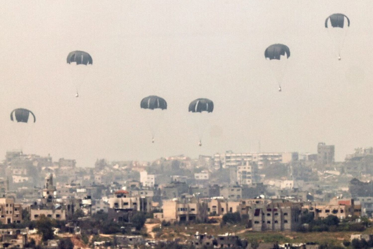 Crosetto: "Dal 9 agosto il lancio aereo di aiuti umanitari dall'Italia a Gaza"