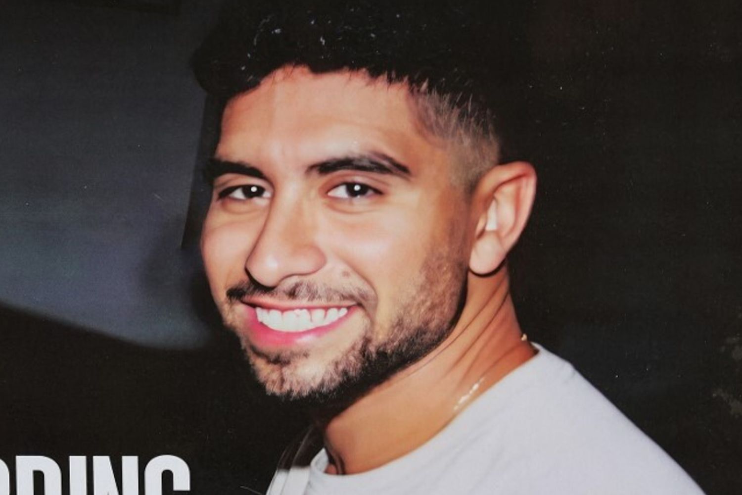 Con la pala in mano costretto a scavarsi una fossa. Hamas mostra il video di un ostaggio