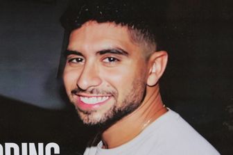 Con la pala in mano costretto a scavarsi una fossa. Hamas mostra il video di un ostaggio