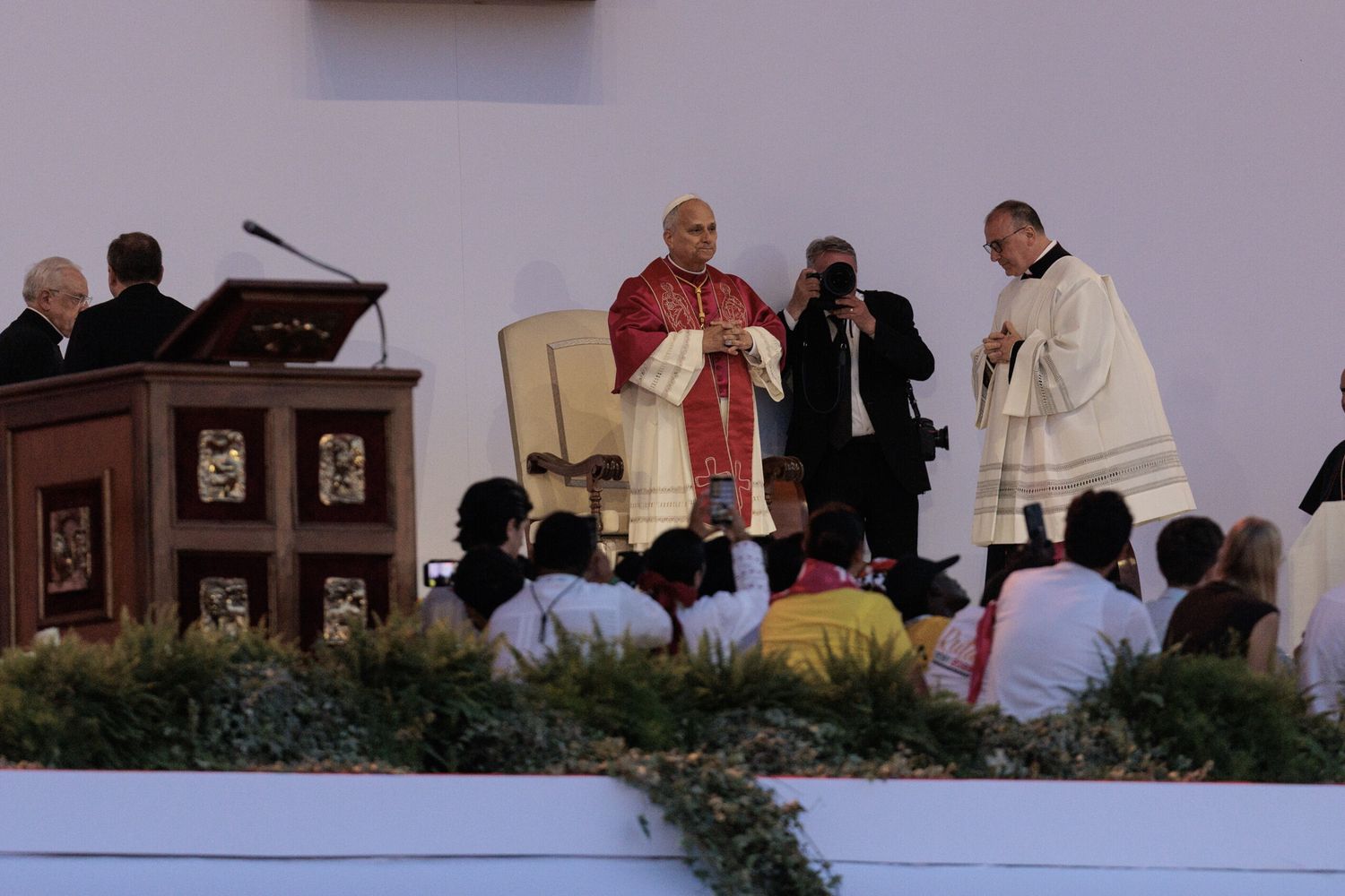 Il Papa ai giovani: "Cercate con passione la verità e fate attenzione ai social, sono ambigui"