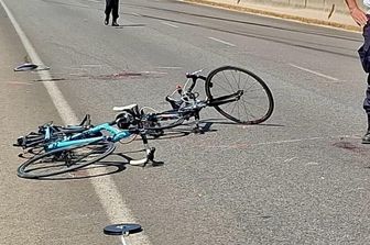 Strage sulla 231 in Puglia: tre ciclisti muoiono travolti da un'auto