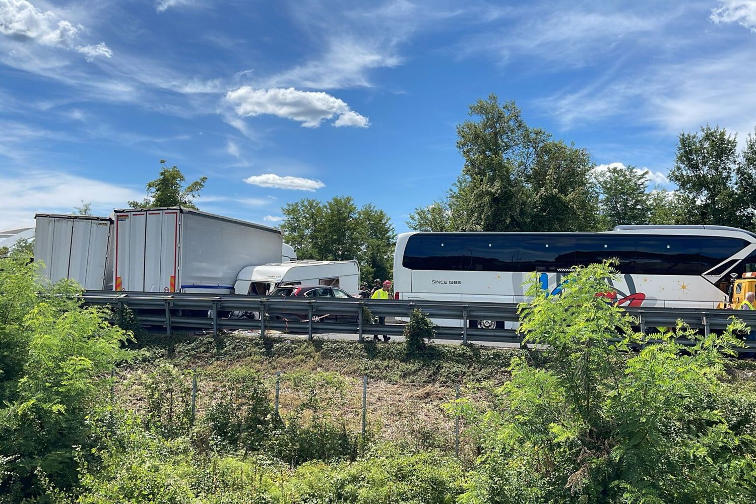 Camion salta la corsia in A1. Tre morti e 17 feriti in Valdarno