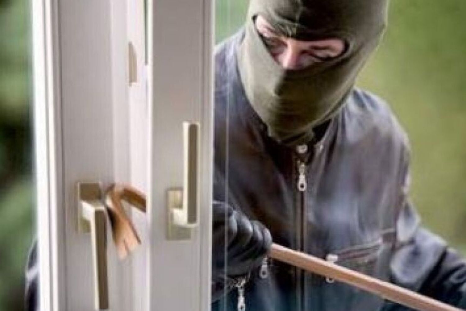 rapinatore rapinatori ladri furti scasso villa