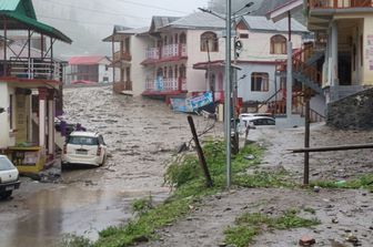 Una valanga di fango ha travolto la città di Dharali
