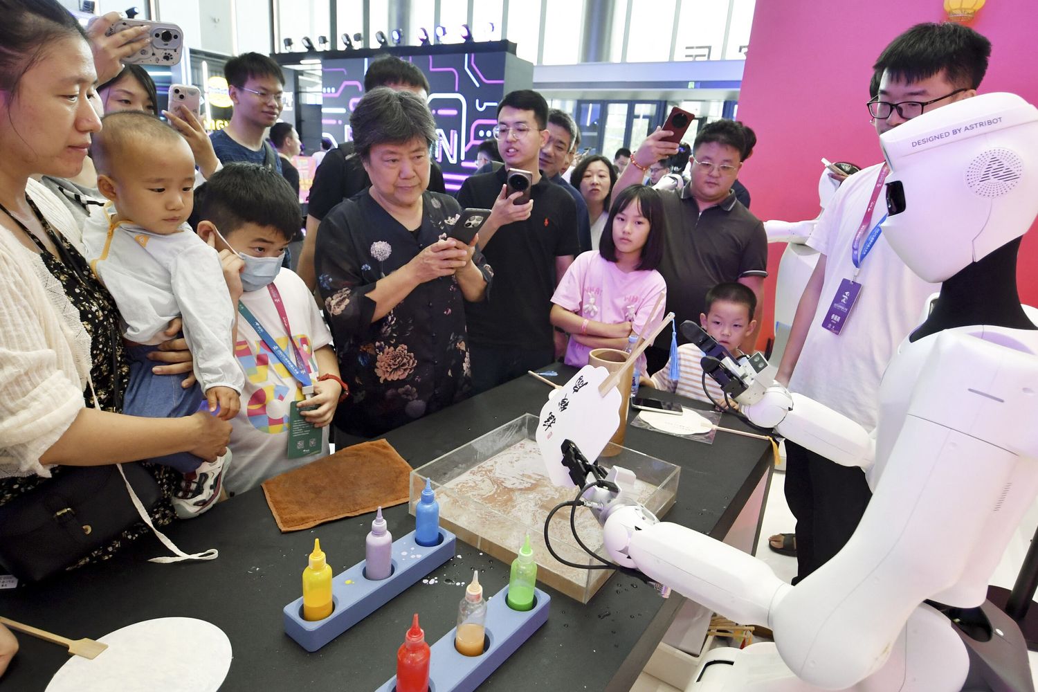 I robot cinesi conquistano il mondo