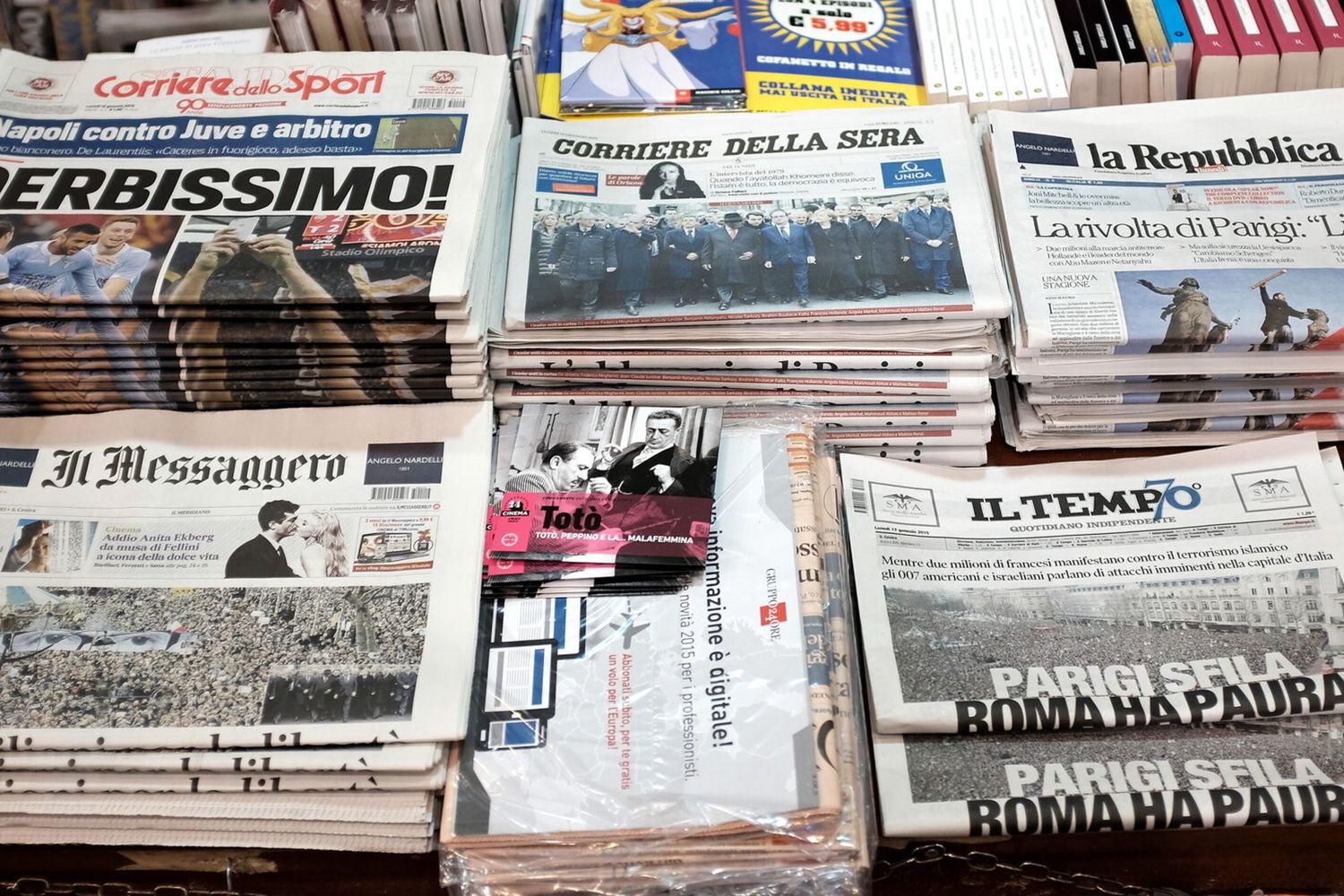 Giornali quotidiani edicola