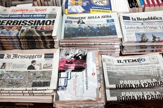 Giornali quotidiani edicola