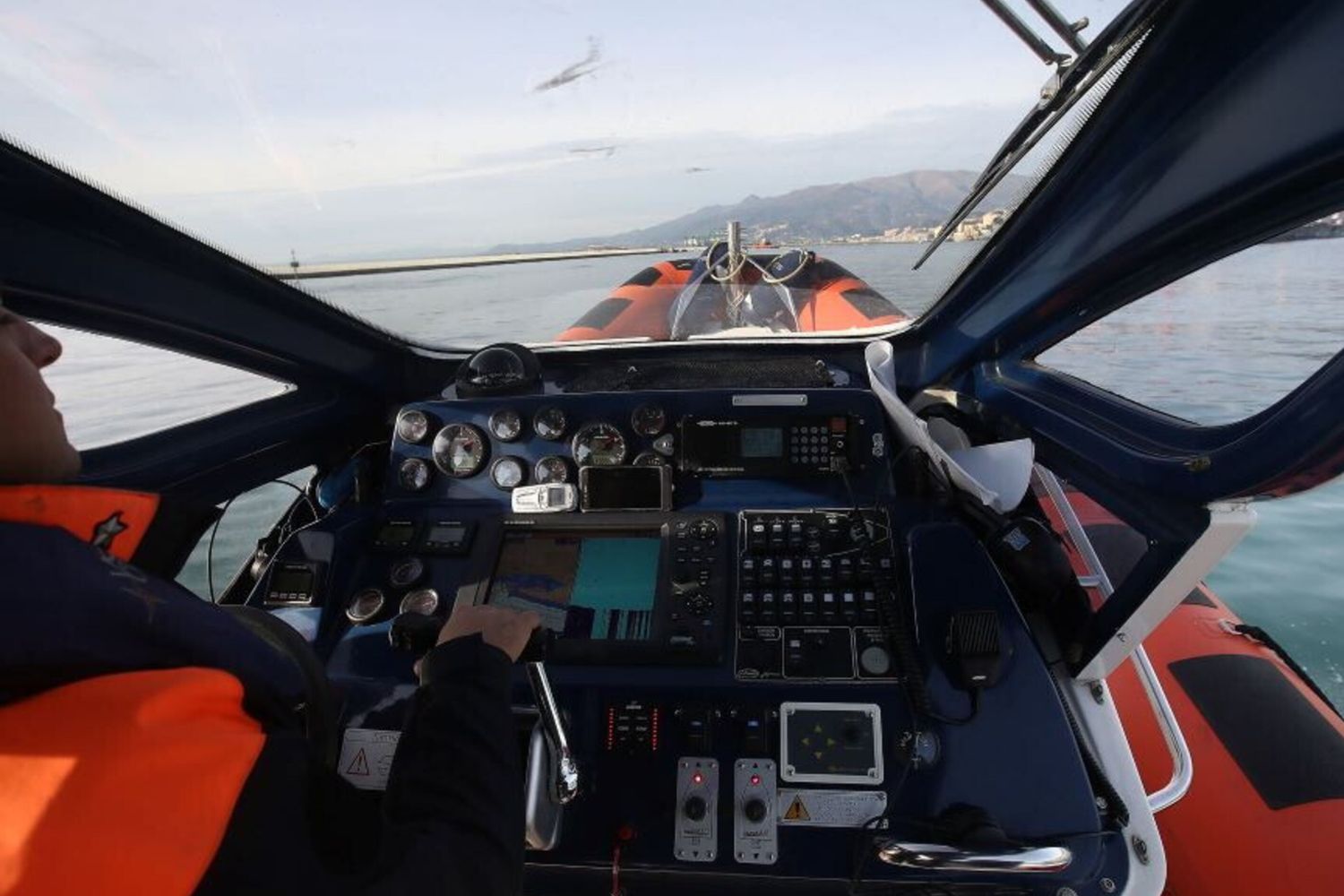 Cade dal gommone e finisce sull'elica, 23enne muore a Mondello