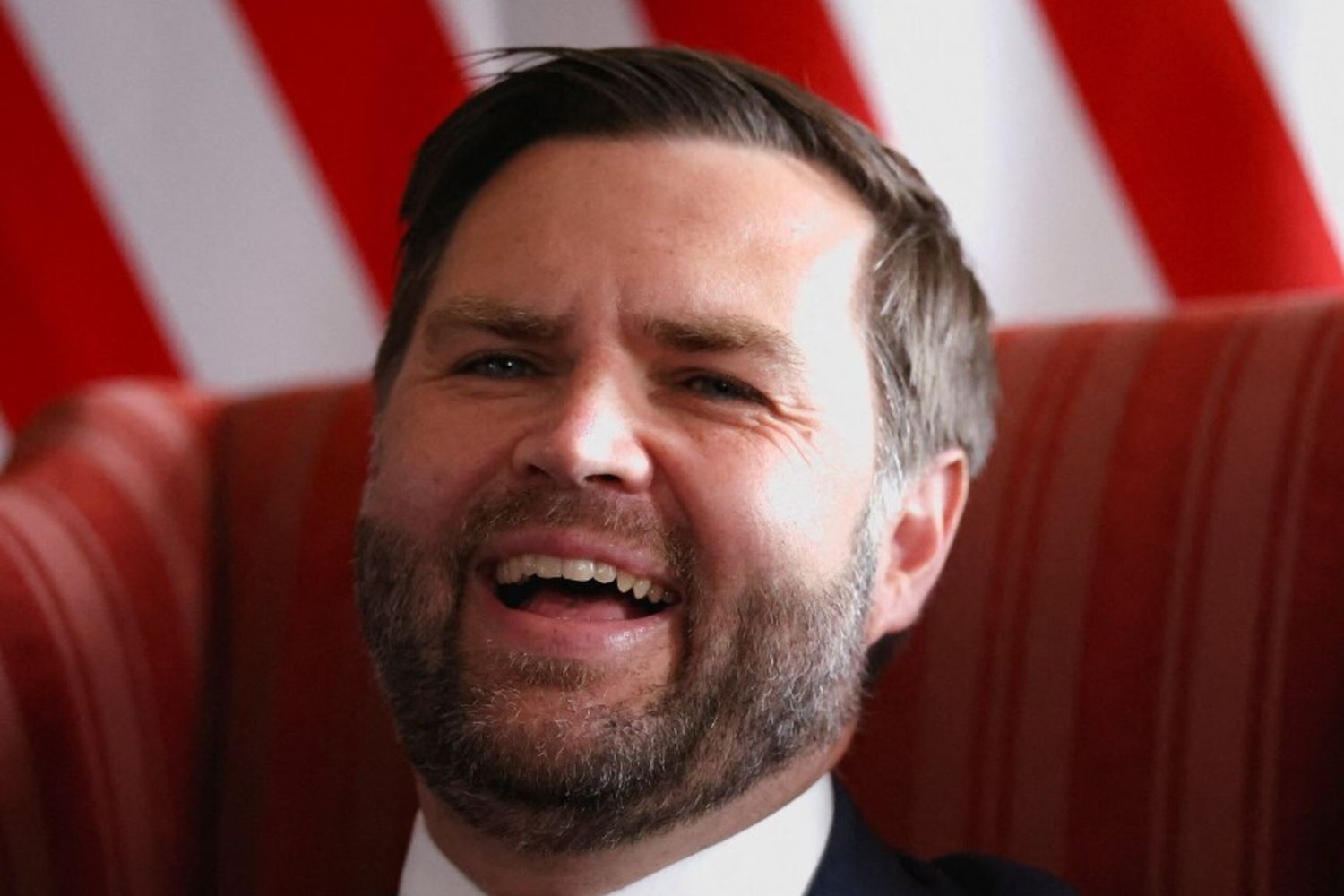 Lo zampino di Osborne e Cameron nelle vacanze inglesi di JD Vance