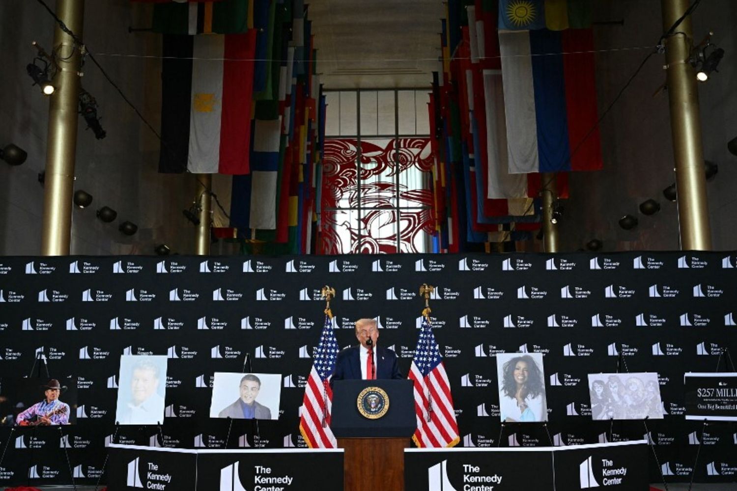 Perchè Trump vuole premiare Stallone, Gloria Gaynor e i Kiss