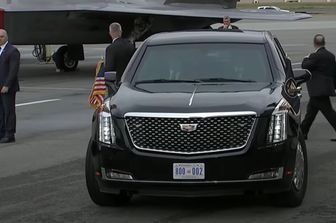 Trump e Putin insieme a bordo della &quot;Bestia&quot; ma l&#39;auto del leader russo era sulla pista