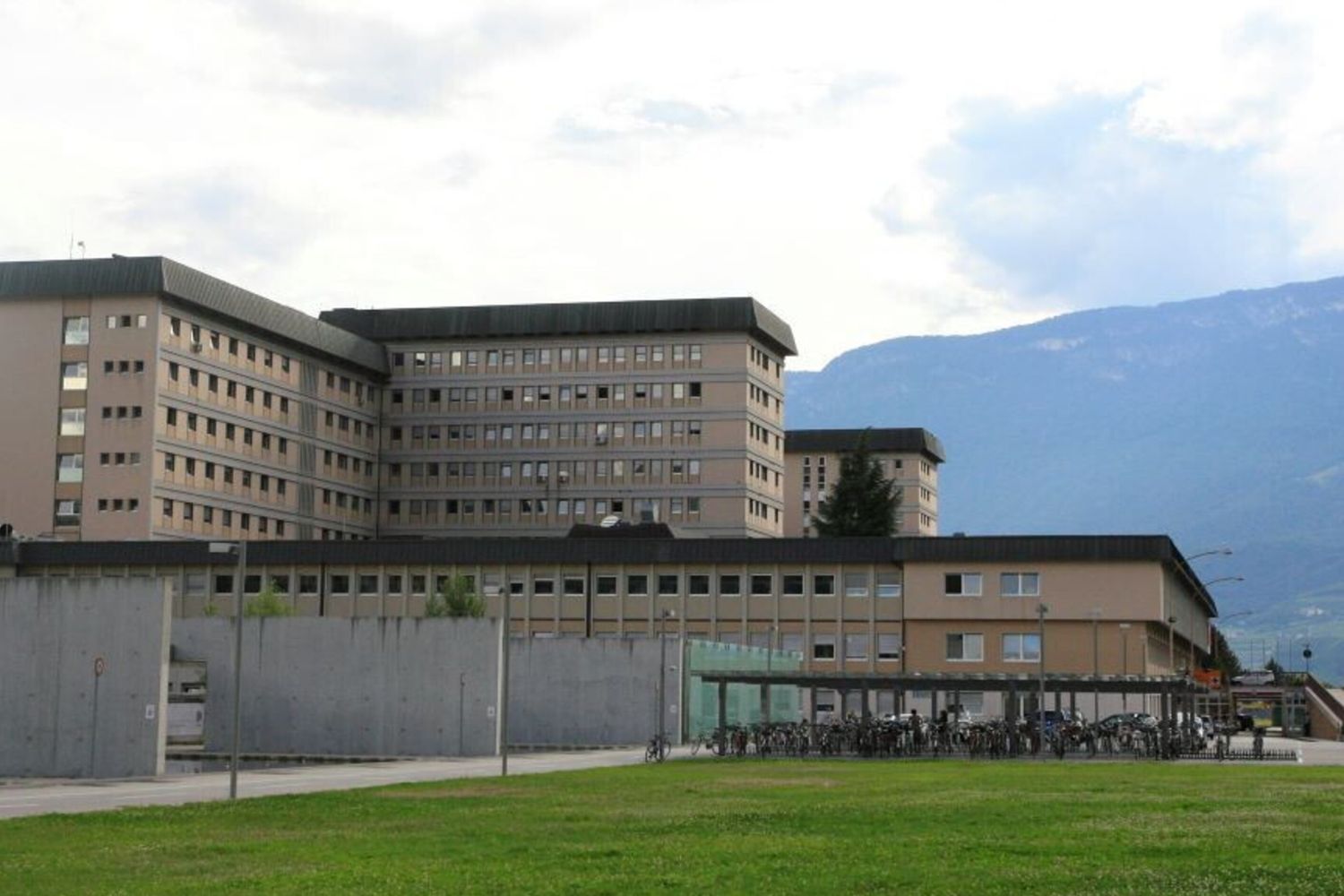 Neonati prematuri morti a Bolzano, sospeso l'uso di un detergente lavapiatti. "E' contaminato"